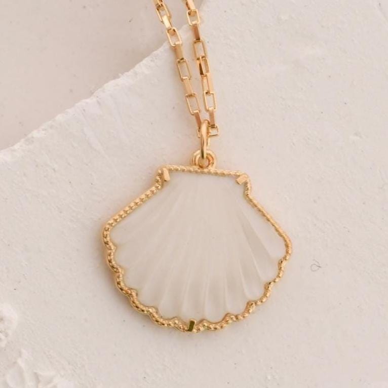 Shell Pendant Necklace