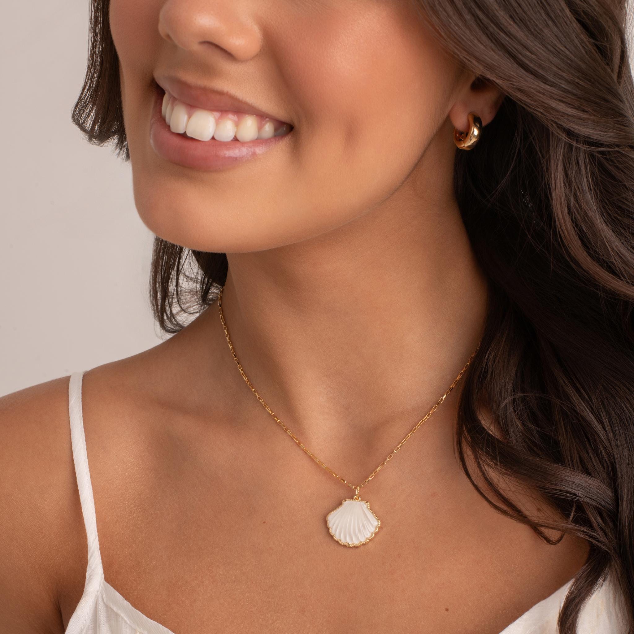 Shell Pendant Necklace